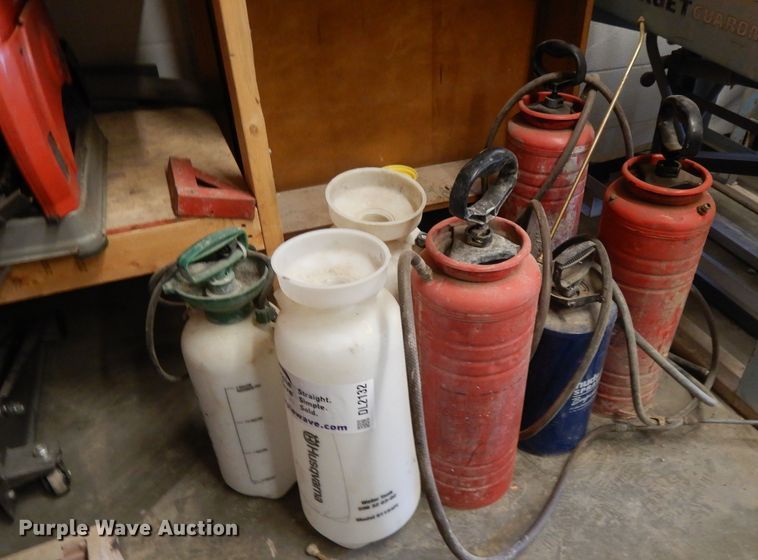 image for item DL2132 (8) hand pump sprayers