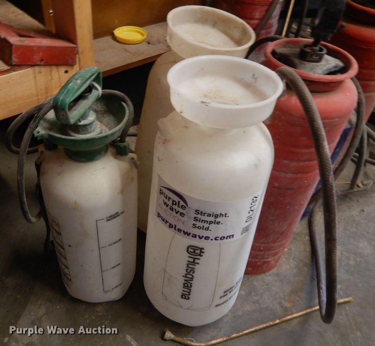 image for item DL2132 (8) hand pump sprayers