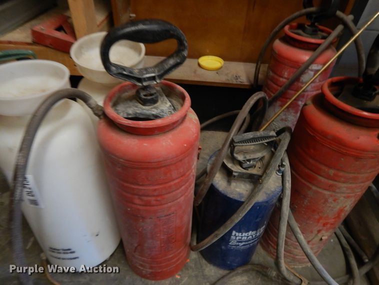 image for item DL2132 (8) hand pump sprayers