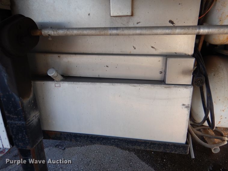 image for item DL2162 1993 Century concession trailer