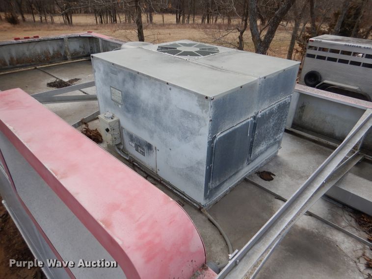 image for item DL2162 1993 Century concession trailer