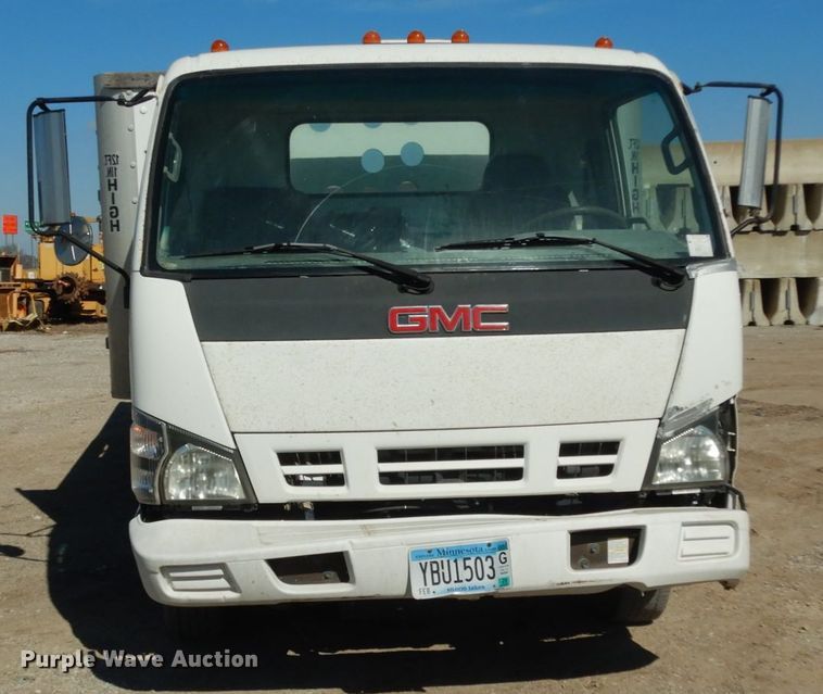 image for item DM2809 2007 GMC W4500  flatbed truck