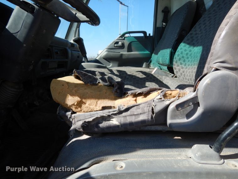 image for item DM2809 2007 GMC W4500  flatbed truck