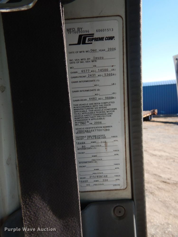 image for item DM2809 2007 GMC W4500  flatbed truck