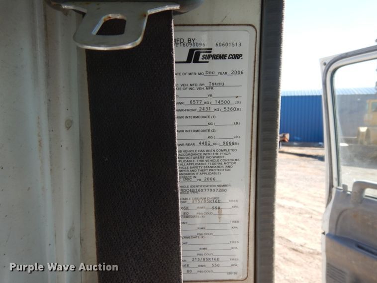 image for item DM2809 2007 GMC W4500  flatbed truck