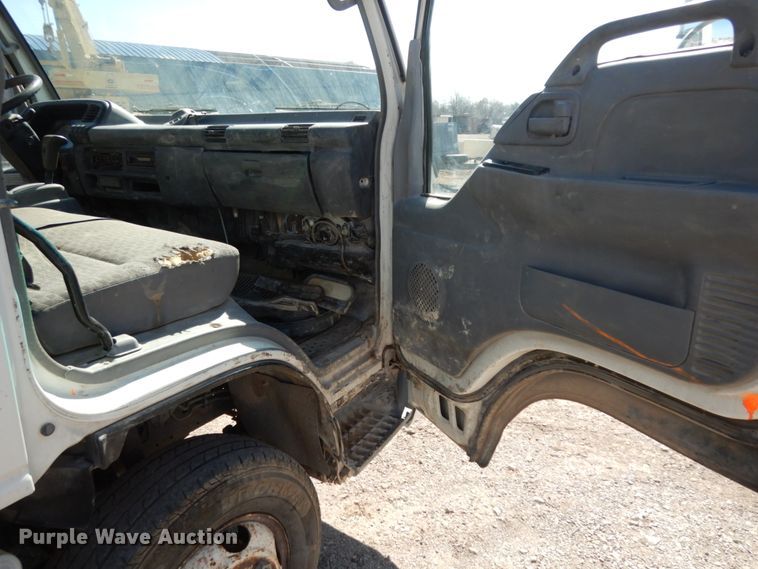 image for item DM2809 2007 GMC W4500  flatbed truck