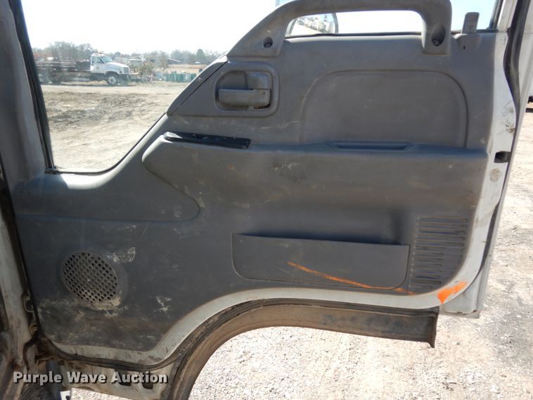 image for item DM2809 2007 GMC W4500  flatbed truck