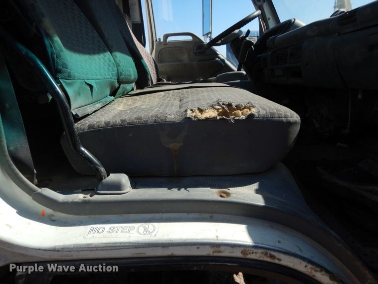 image for item DM2809 2007 GMC W4500  flatbed truck