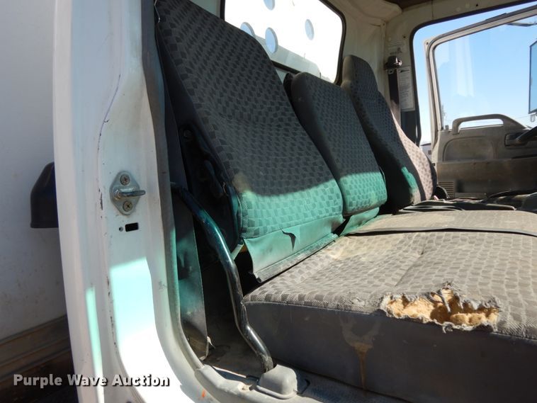 image for item DM2809 2007 GMC W4500  flatbed truck