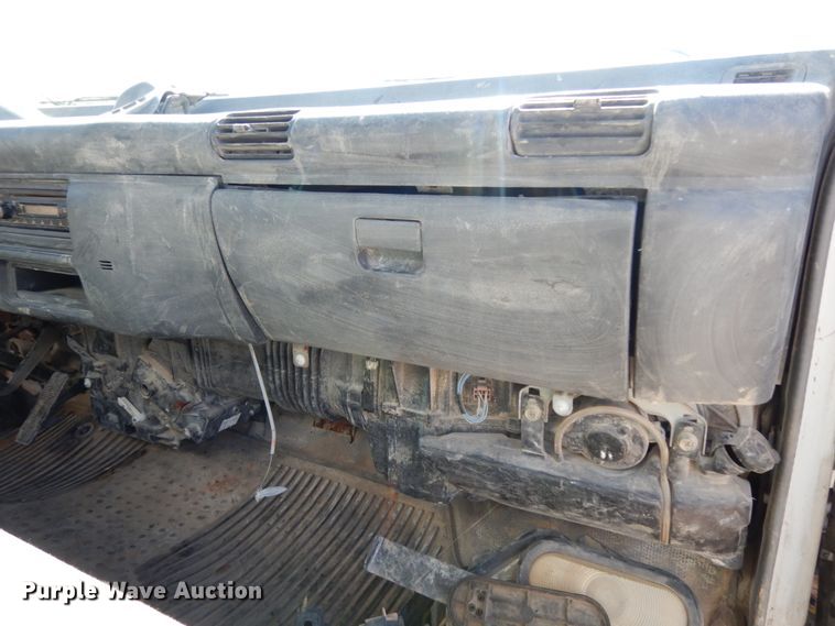 image for item DM2809 2007 GMC W4500  flatbed truck