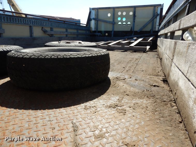 image for item DM2809 2007 GMC W4500  flatbed truck