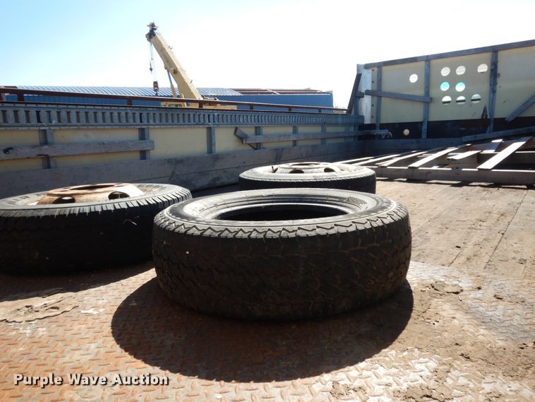 image for item DM2809 2007 GMC W4500  flatbed truck