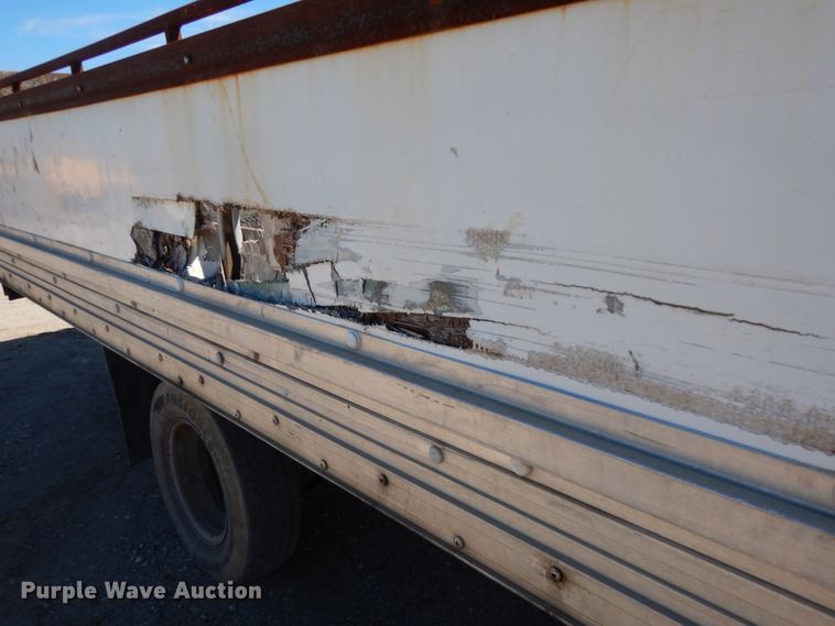 image for item DM2809 2007 GMC W4500  flatbed truck