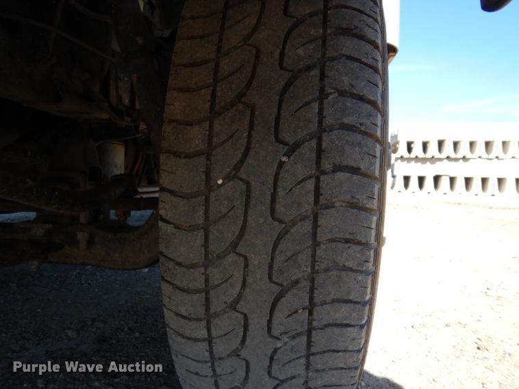 image for item DM2809 2007 GMC W4500  flatbed truck