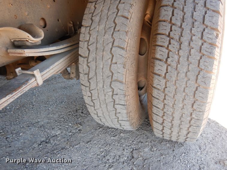 image for item DM2809 2007 GMC W4500  flatbed truck