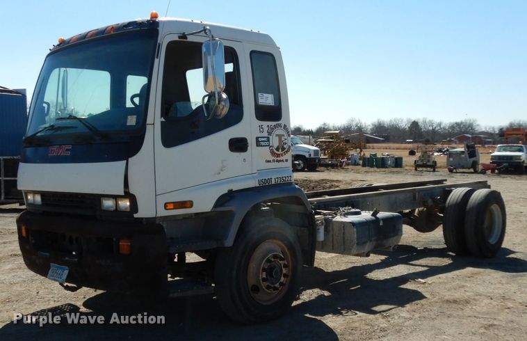 image for item DM2810 2006 GMC T7500  truck cab and chassis