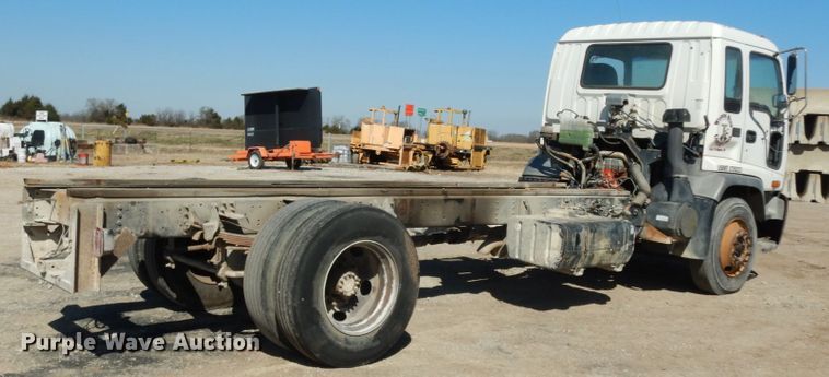 image for item DM2810 2006 GMC T7500  truck cab and chassis