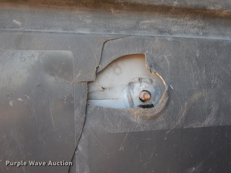 image for item DM2810 2006 GMC T7500  truck cab and chassis