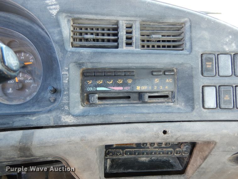 image for item DM2810 2006 GMC T7500  truck cab and chassis