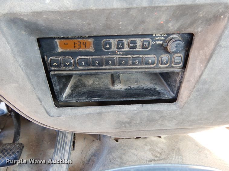 image for item DM2810 2006 GMC T7500  truck cab and chassis