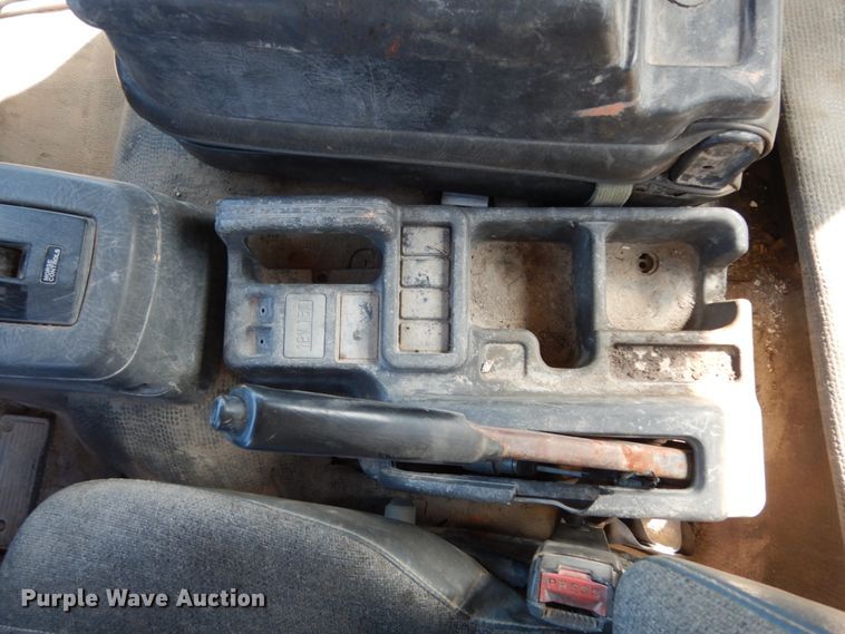 image for item DM2810 2006 GMC T7500  truck cab and chassis