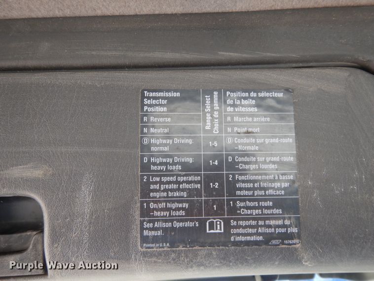 image for item DM2810 2006 GMC T7500  truck cab and chassis