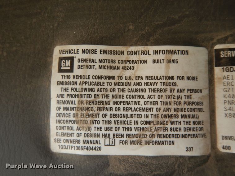 image for item DM2810 2006 GMC T7500  truck cab and chassis