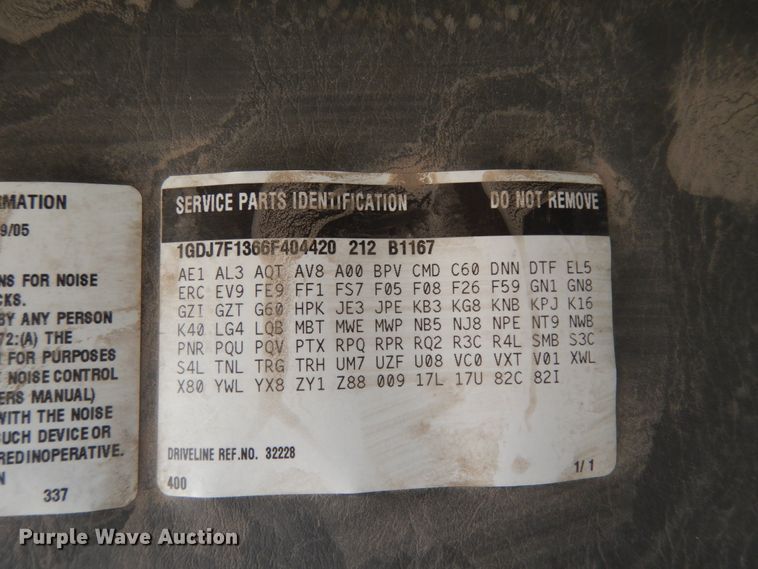 image for item DM2810 2006 GMC T7500  truck cab and chassis