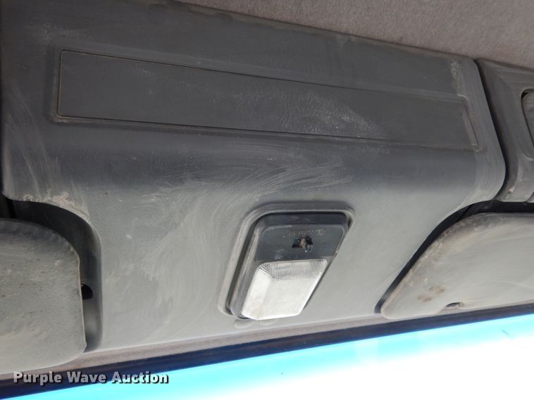 image for item DM2810 2006 GMC T7500  truck cab and chassis