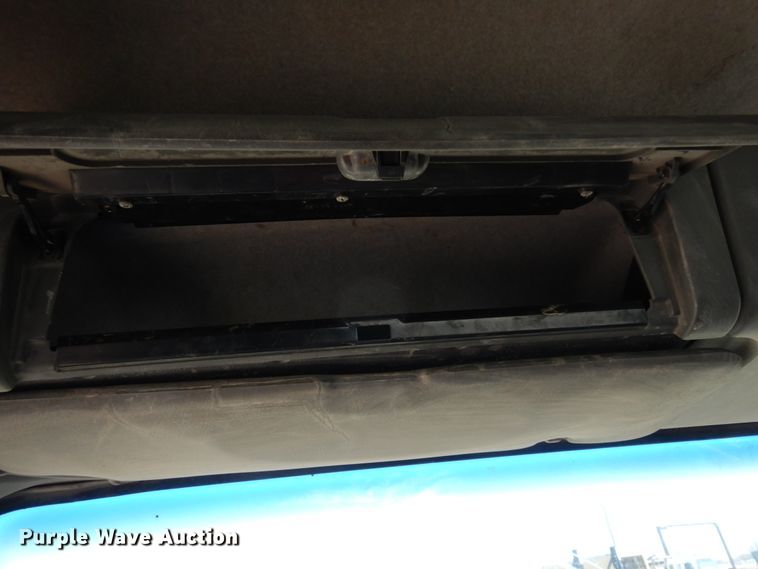 image for item DM2810 2006 GMC T7500  truck cab and chassis