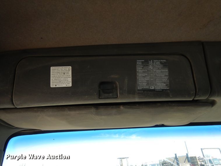 image for item DM2810 2006 GMC T7500  truck cab and chassis