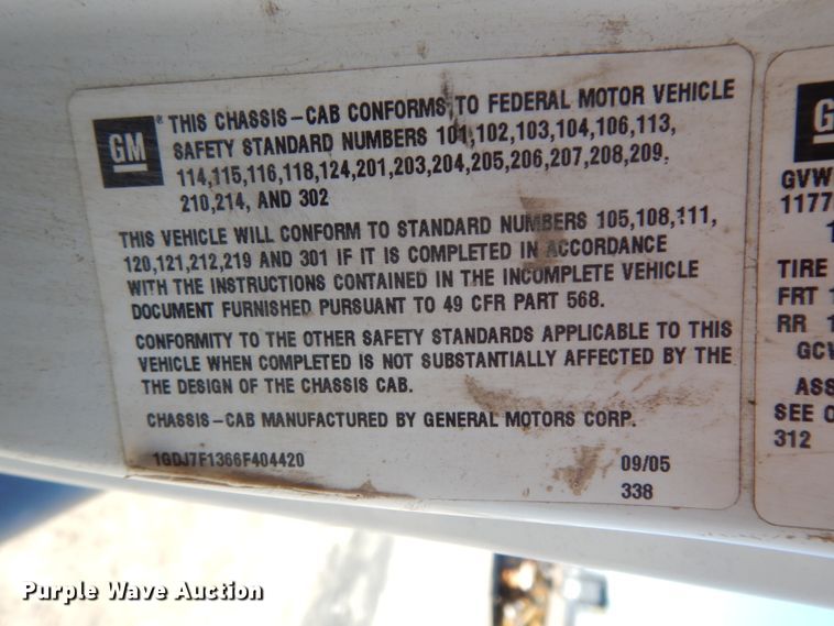 image for item DM2810 2006 GMC T7500  truck cab and chassis