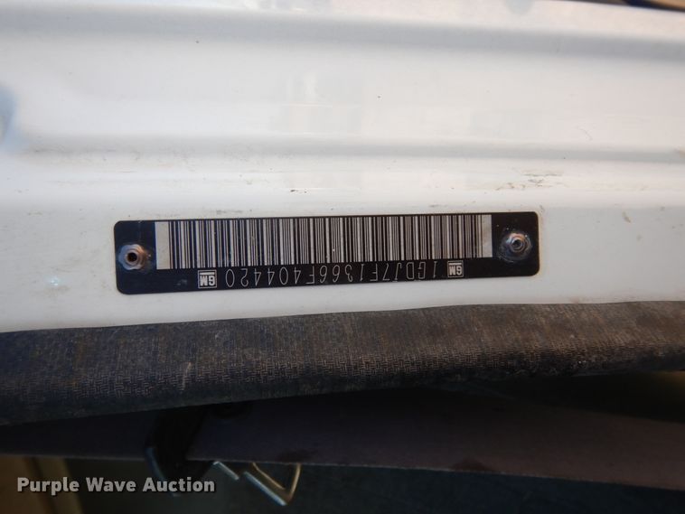 image for item DM2810 2006 GMC T7500  truck cab and chassis