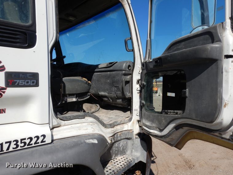 image for item DM2810 2006 GMC T7500  truck cab and chassis