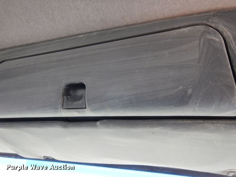 image for item DM2810 2006 GMC T7500  truck cab and chassis