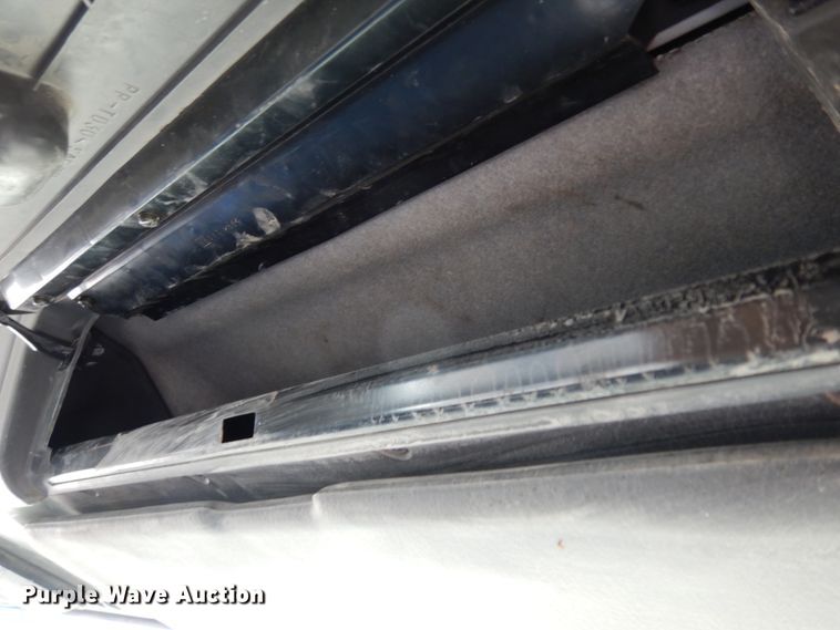 image for item DM2810 2006 GMC T7500  truck cab and chassis