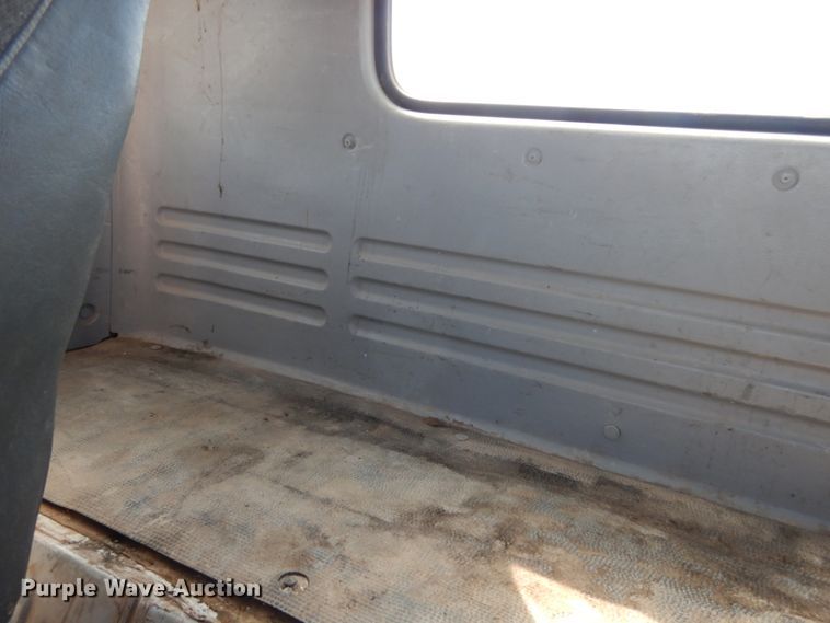 image for item DM2810 2006 GMC T7500  truck cab and chassis