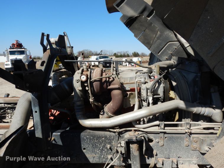 image for item DM2810 2006 GMC T7500  truck cab and chassis