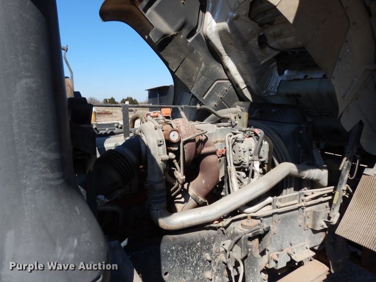 image for item DM2810 2006 GMC T7500  truck cab and chassis