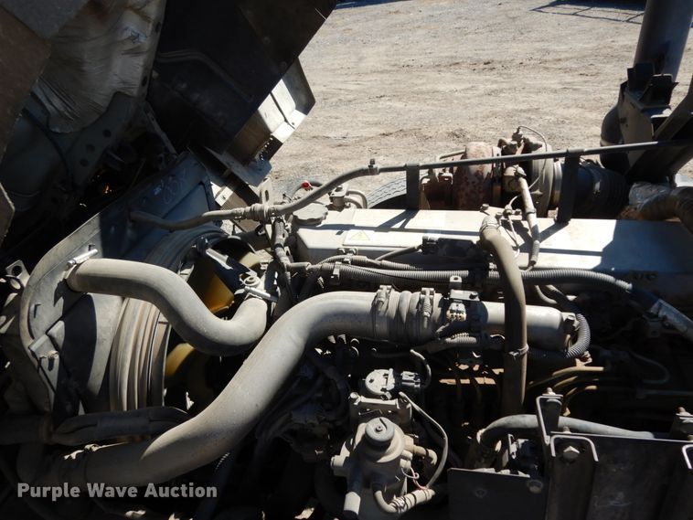 image for item DM2810 2006 GMC T7500  truck cab and chassis