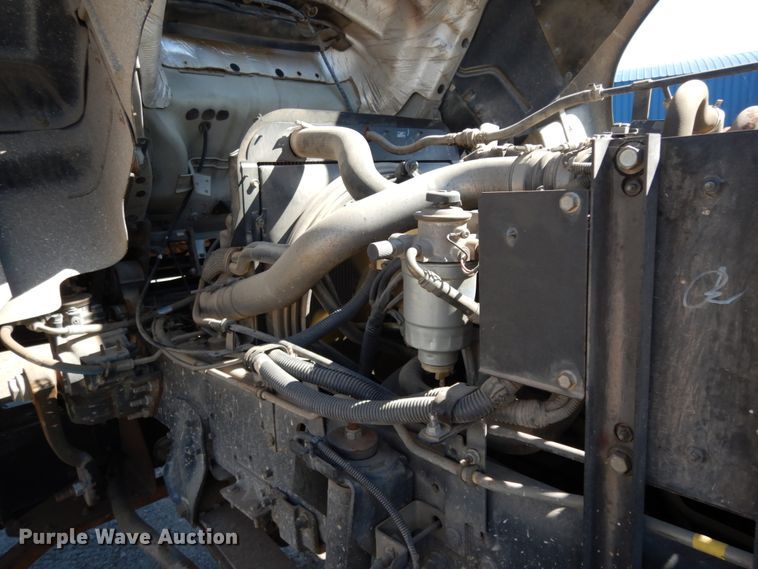 image for item DM2810 2006 GMC T7500  truck cab and chassis