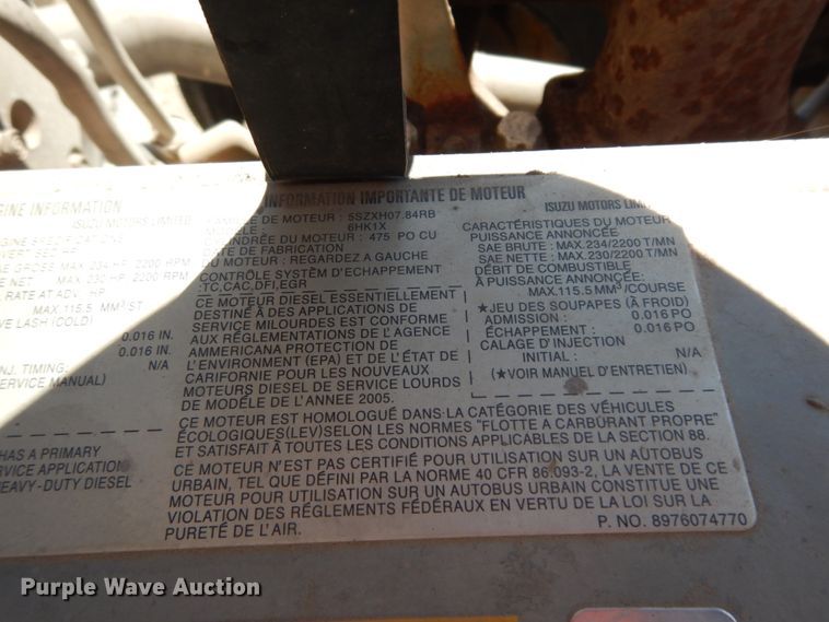 image for item DM2810 2006 GMC T7500  truck cab and chassis