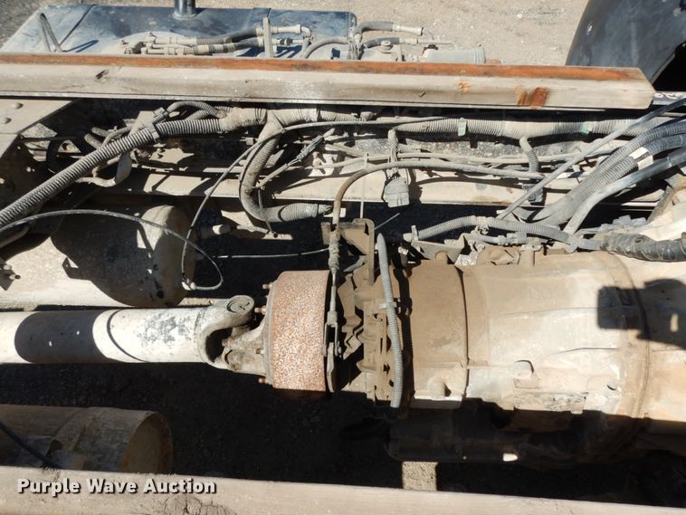 image for item DM2810 2006 GMC T7500  truck cab and chassis