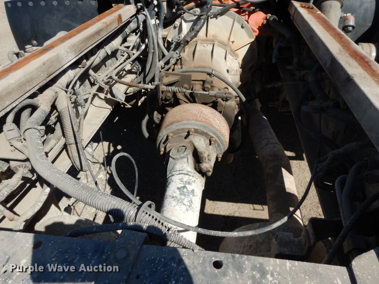 image for item DM2810 2006 GMC T7500  truck cab and chassis