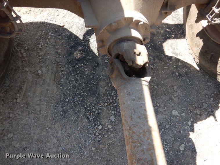 image for item DM2810 2006 GMC T7500  truck cab and chassis