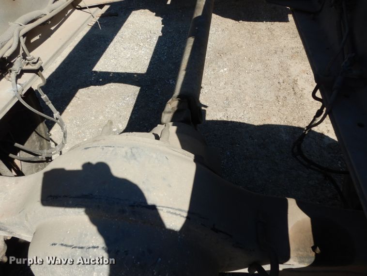 image for item DM2810 2006 GMC T7500  truck cab and chassis