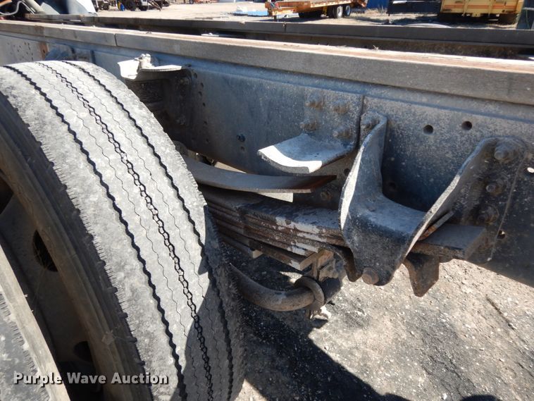 image for item DM2810 2006 GMC T7500  truck cab and chassis