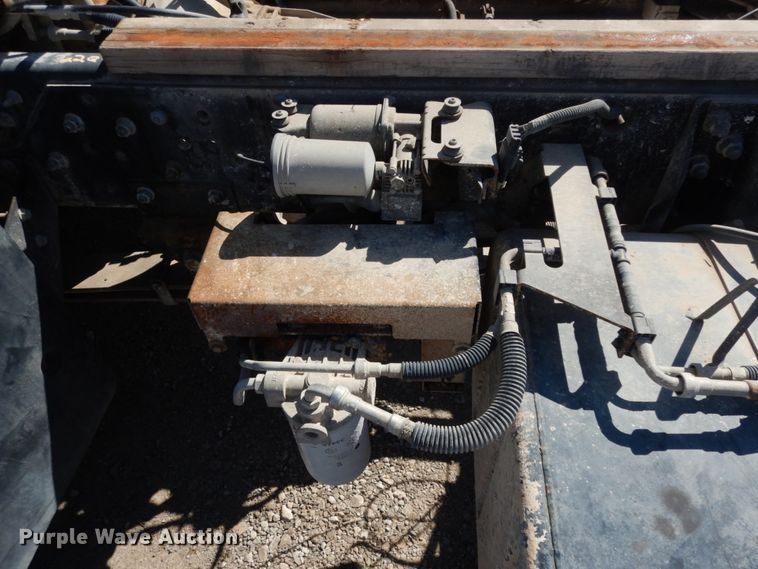 image for item DM2810 2006 GMC T7500  truck cab and chassis