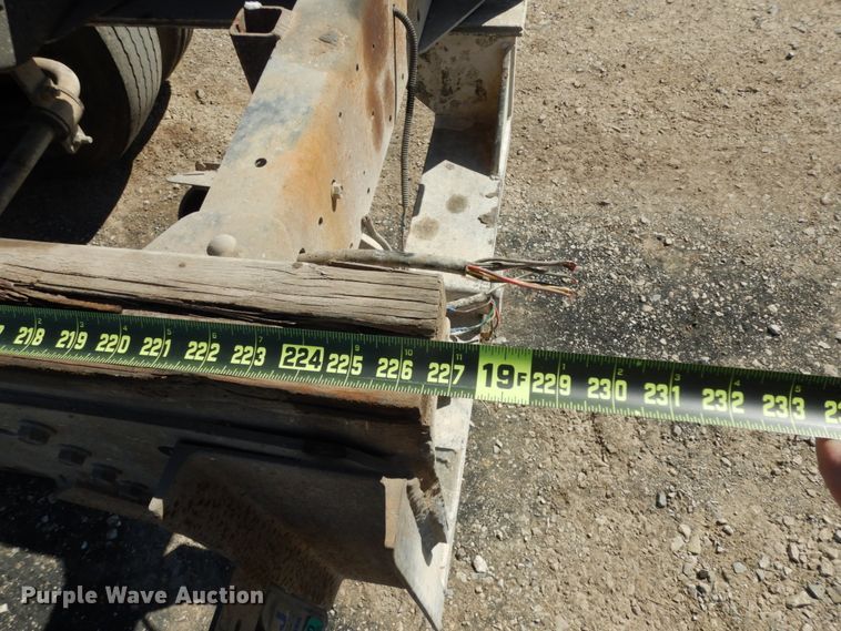 image for item DM2810 2006 GMC T7500  truck cab and chassis