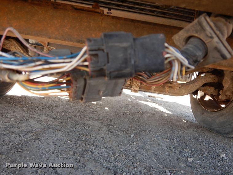 image for item DM2810 2006 GMC T7500  truck cab and chassis